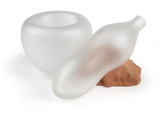 Les Objets d'Artistes: A Vase by Anish Kapoor, 1993