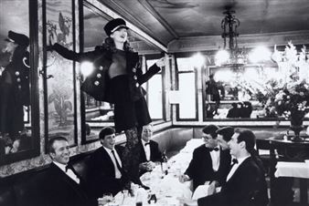 Kate Moss, Café Lipp, Paris, Vogue Italia - Arthur Elgort