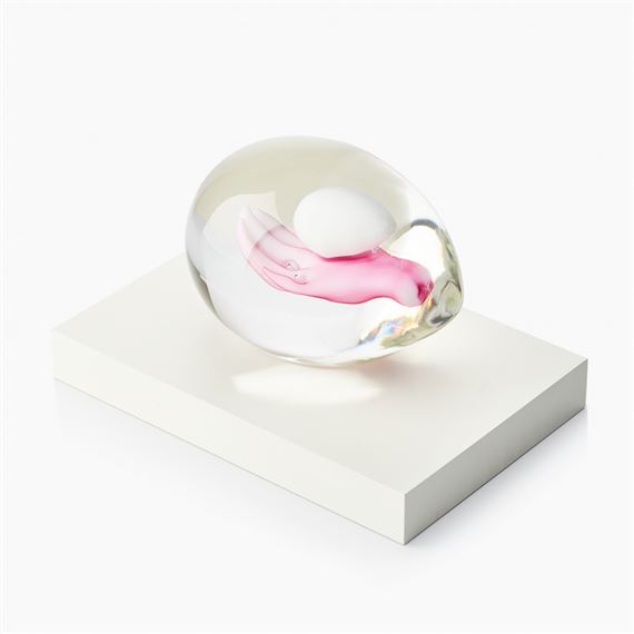 ”Mano con uovo” by Marie-Louise Ekman, 2001