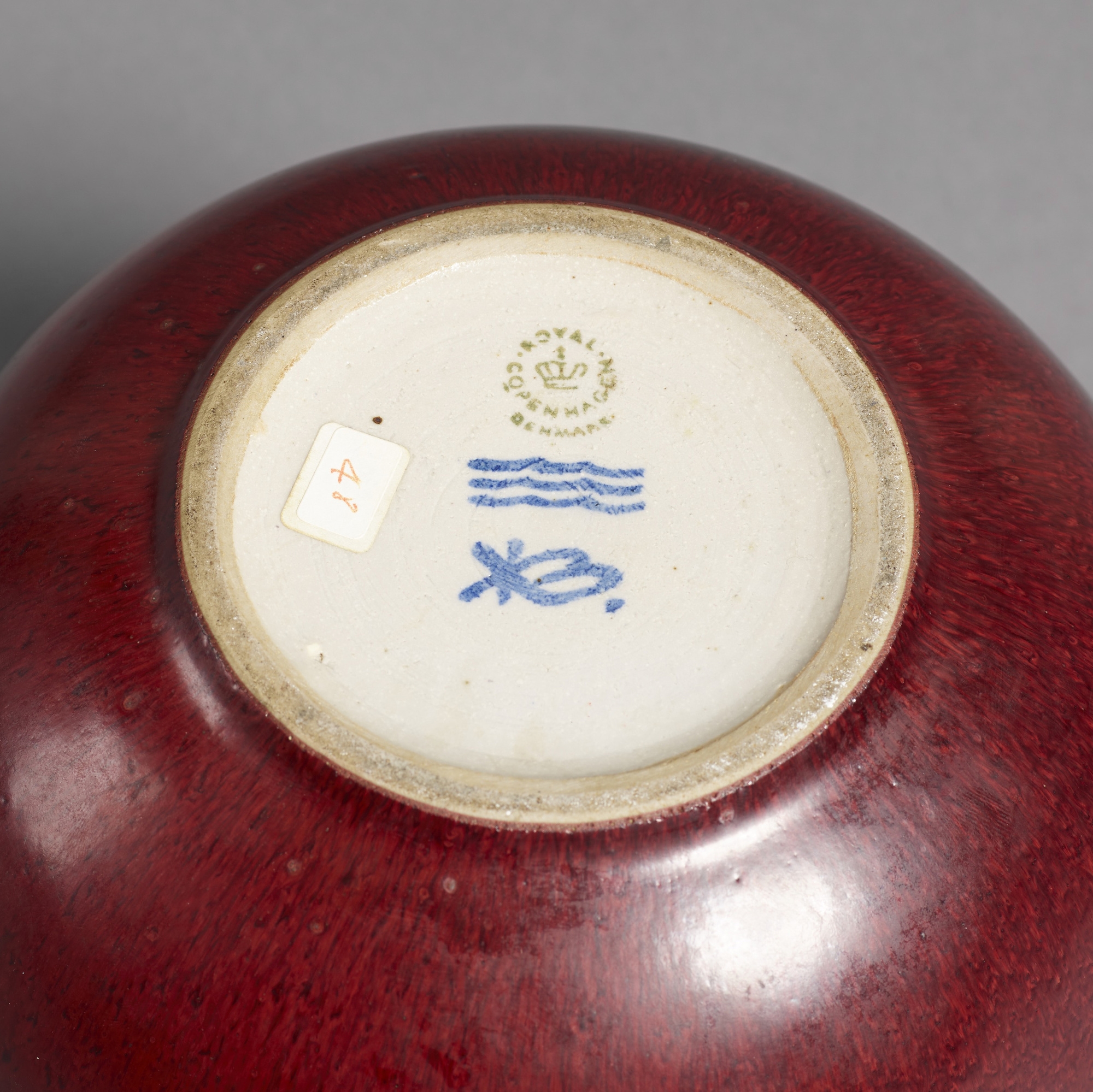 Artwork by Kresten Bloch, lidded vessel, Made of glazed stoneware, bronze