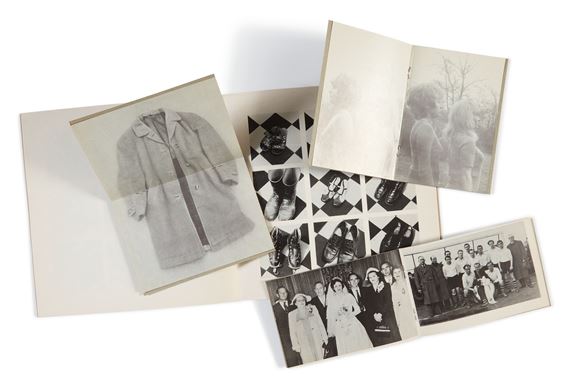 UNTITLED (BILDER) by Hans-Peter Feldmann, 1968-74