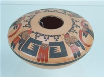 Jar the shoulder with bird and other figures - Karen Abeita