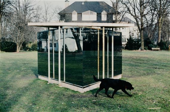 Pavillon with dog by Dan Graham, 1984