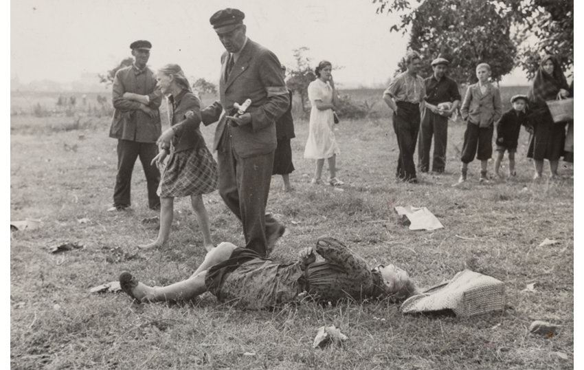 Artwork by Julien Bryan, Seven Press Photographs from the Siege of Warsaw, Made of Gelatin silver