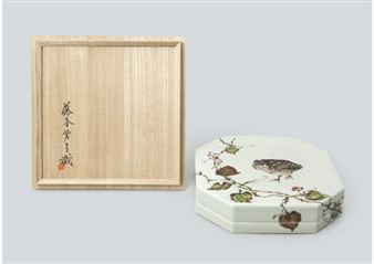 Greenish white glazed large box depicting smilax and quail in overglaze enamel - Yoshimichi Fujimoto