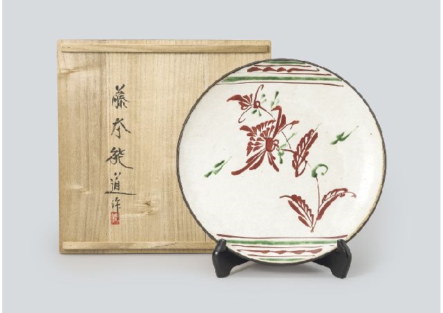 Artwork by Yoshimichi Fujimoto, Plate depicting flower in overglaze enamel