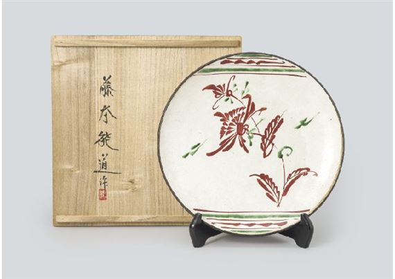 Plate depicting flower in overglaze enamel