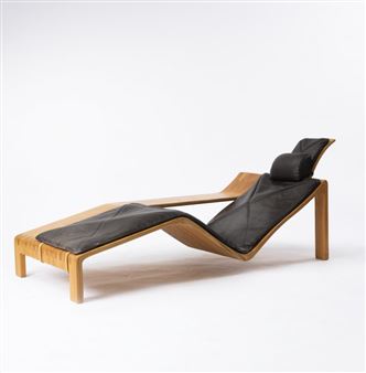 'Reclining sculptural chaiselounge with integrated side table' - Walther Nielsen