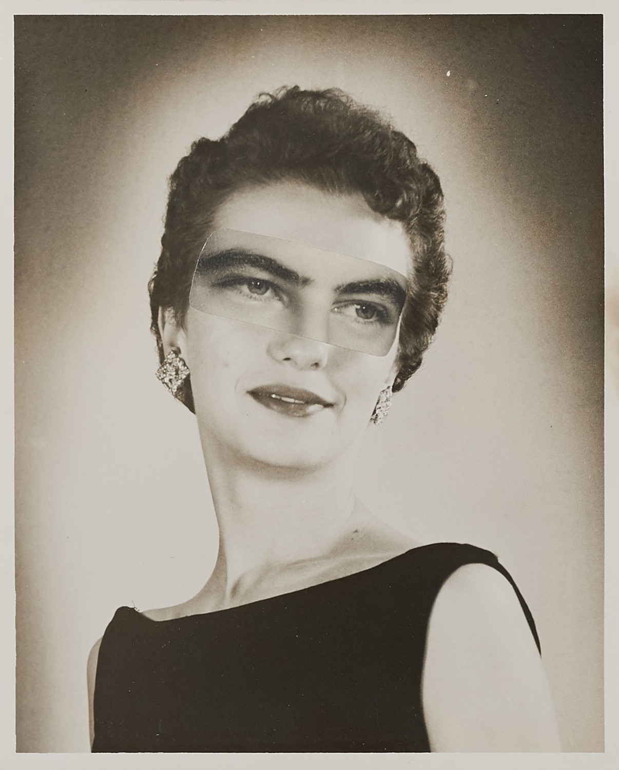 Artwork by Sabrina Jung, Masken #180 Amanda, Made of Collage on paper