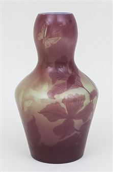 Jugendstil Vase mit Blumenranken und Schmetterlingen - Cristallerie de Saint-Louis