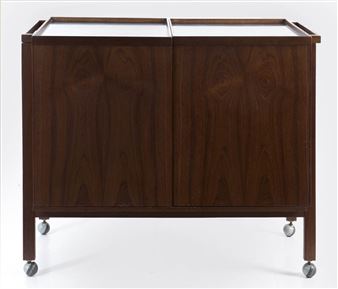 Rectangular bar on wheels - Niels Erik