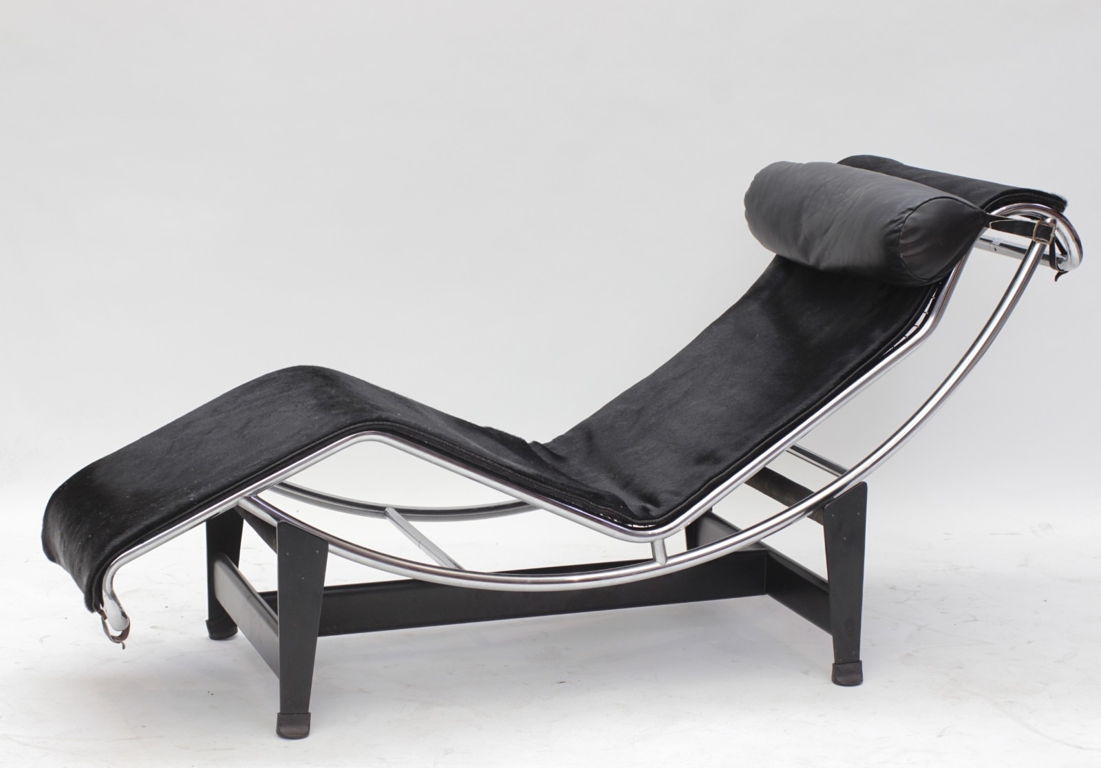 Le Corbusier Chaise longue LC4 MutualArt