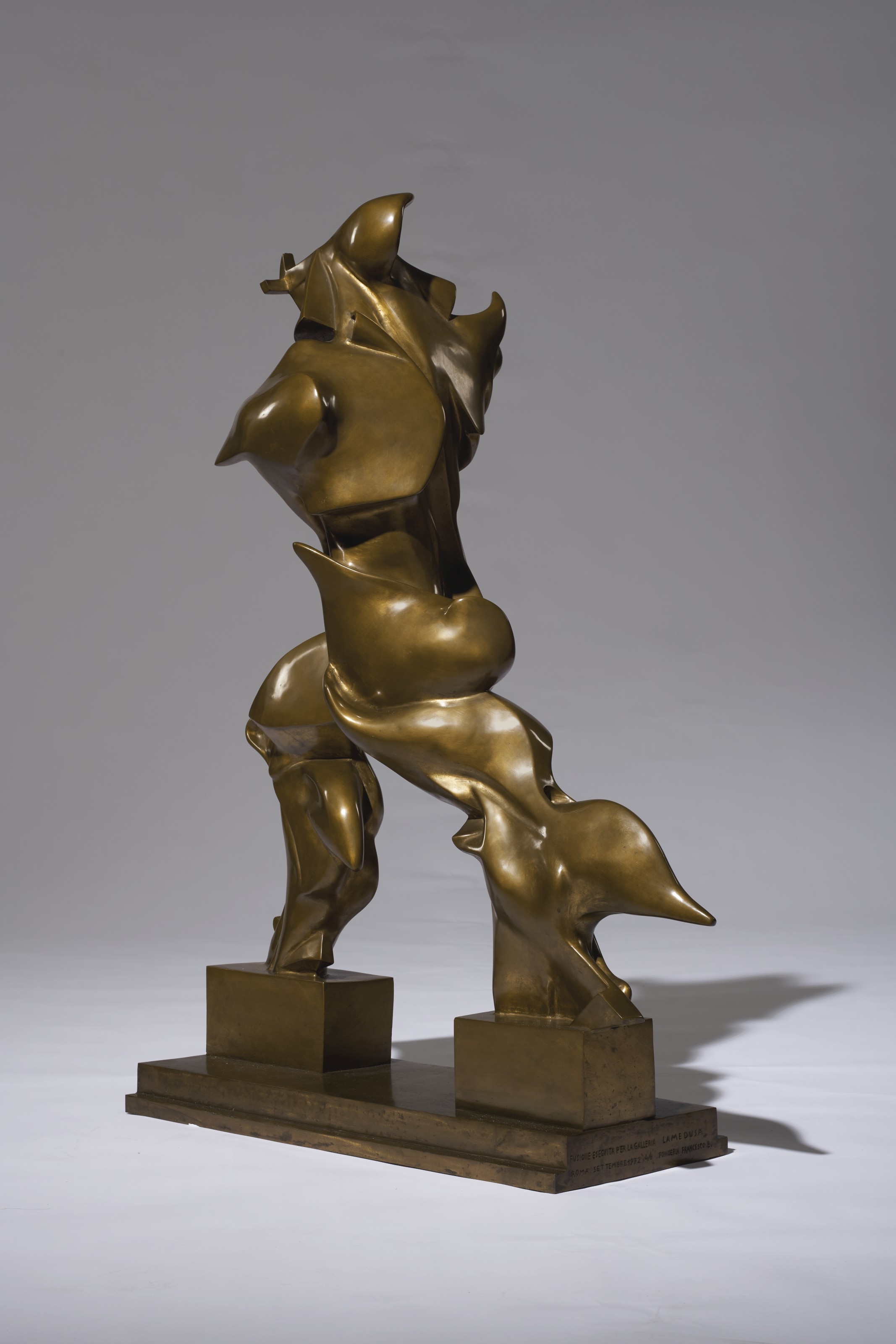 Artwork by Umberto Boccioni, Forme uniche della continuità nello spazio (Unique Forms of Continuity in Space), Made of bronze