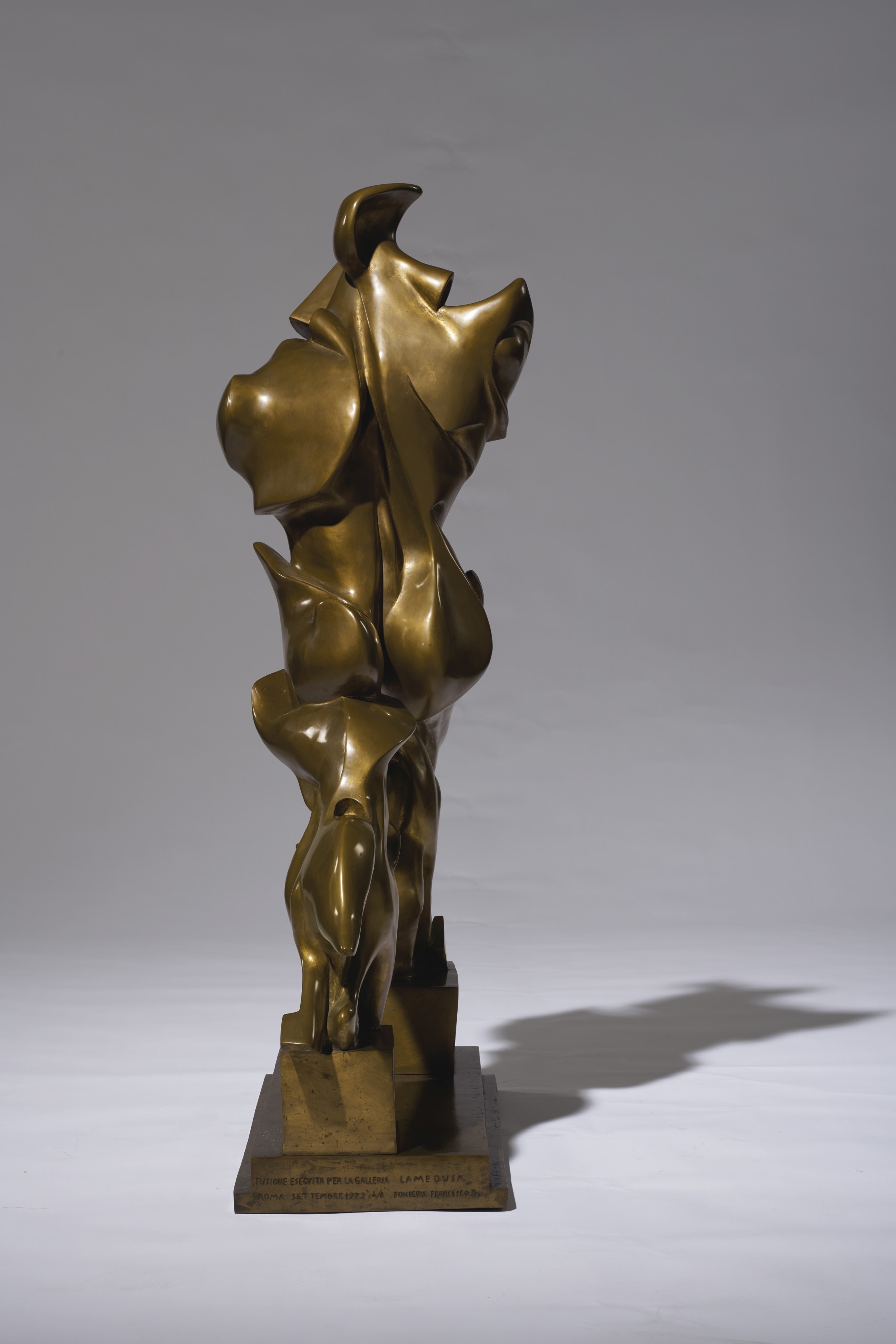 Artwork by Umberto Boccioni, Forme uniche della continuità nello spazio (Unique Forms of Continuity in Space), Made of bronze