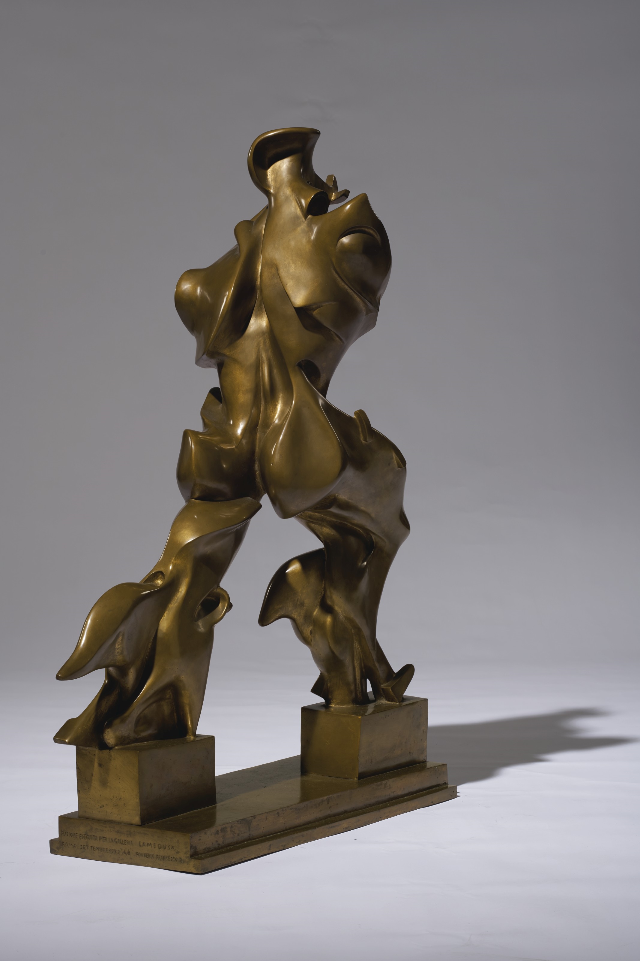 Artwork by Umberto Boccioni, Forme uniche della continuità nello spazio (Unique Forms of Continuity in Space), Made of bronze
