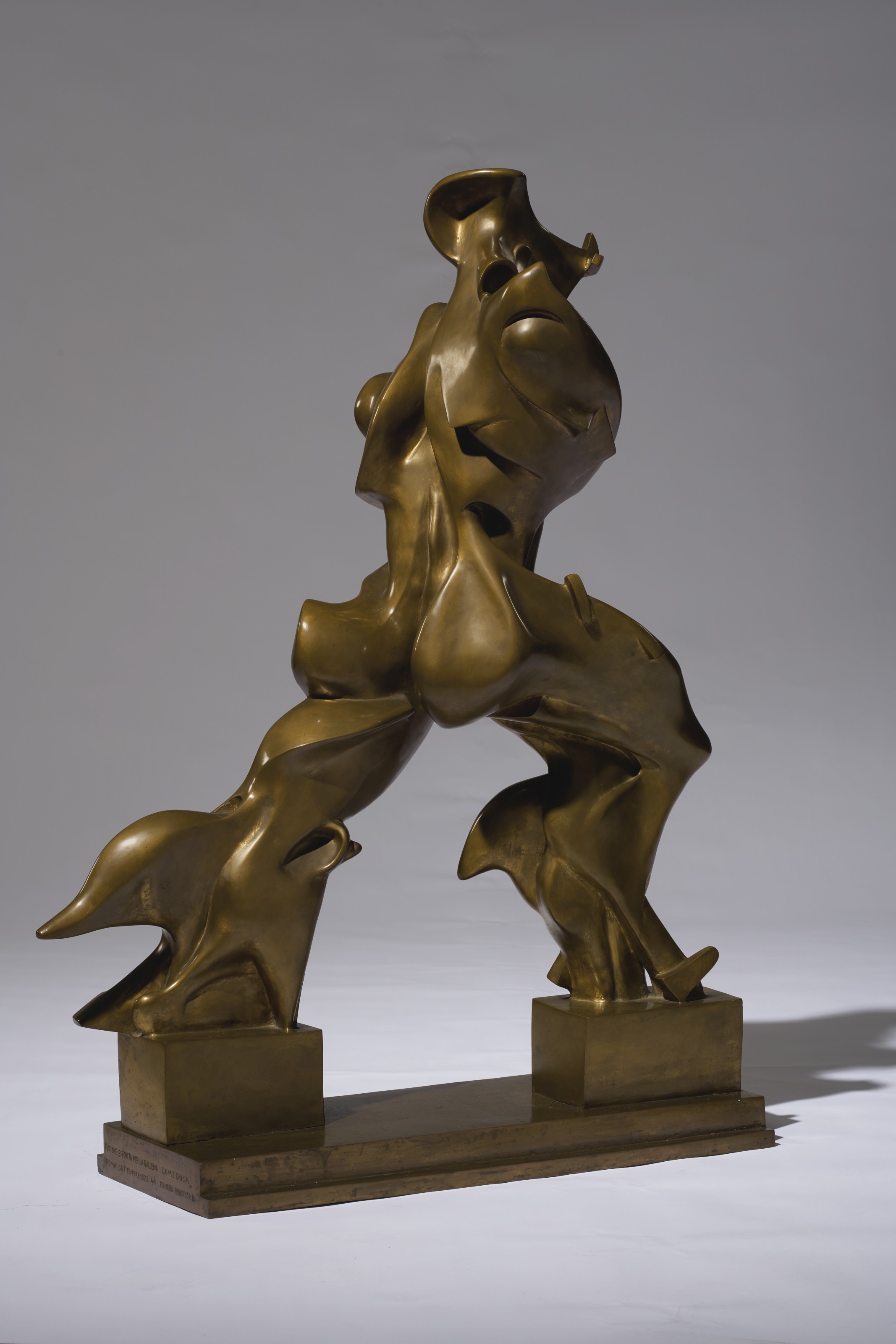 Artwork by Umberto Boccioni, Forme uniche della continuità nello spazio (Unique Forms of Continuity in Space), Made of bronze