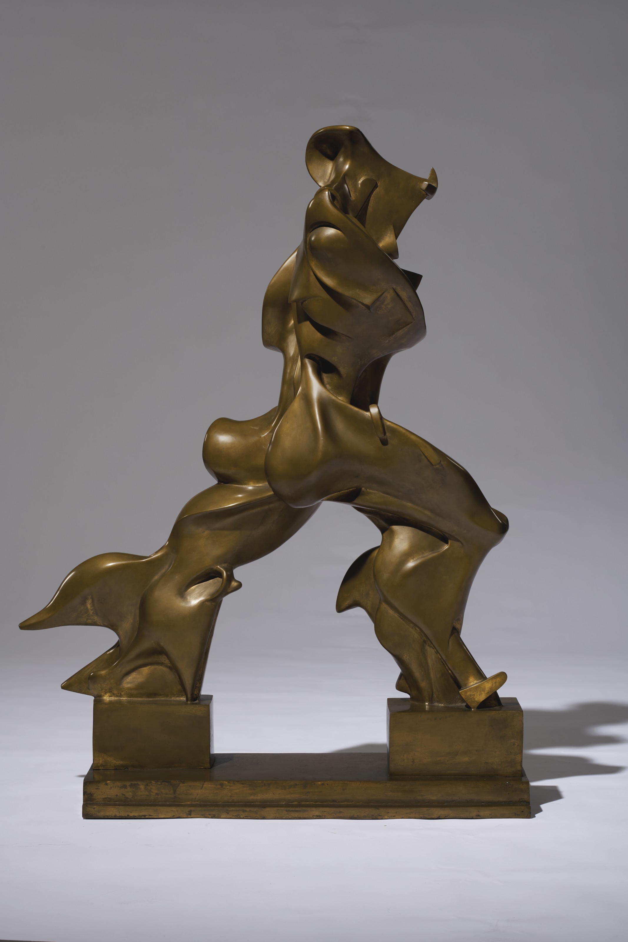 Artwork by Umberto Boccioni, Forme uniche della continuità nello spazio (Unique Forms of Continuity in Space), Made of bronze