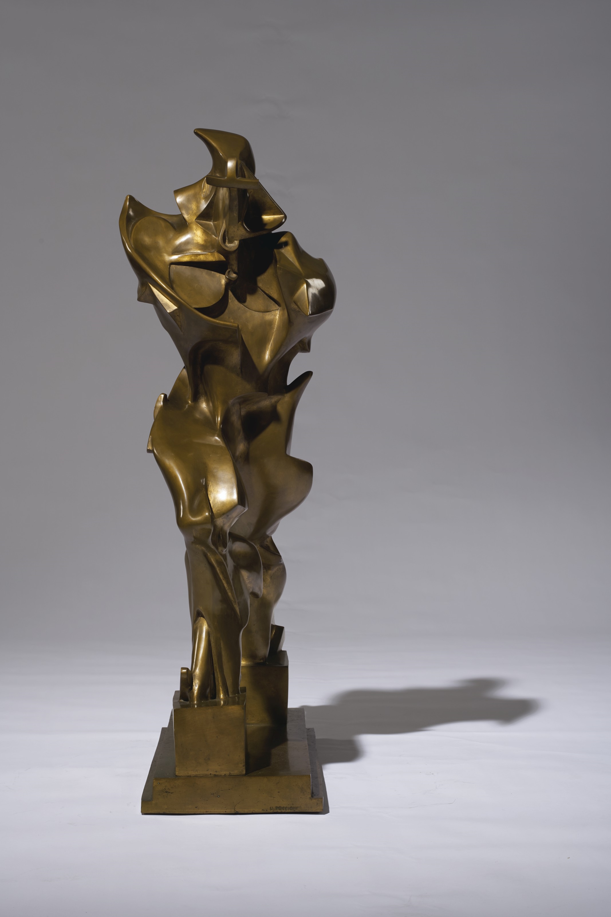 Artwork by Umberto Boccioni, Forme uniche della continuità nello spazio (Unique Forms of Continuity in Space), Made of bronze