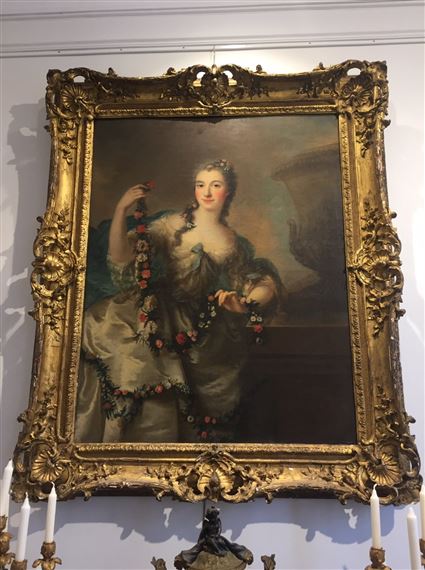 Jeune dame à la guirlande de fleurs by Marianne Loir