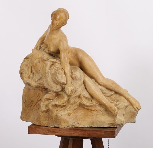 Artwork by Félix Soules, JEUNE FEMME TENANT UN VISAGE D'HOMME BARBU, Made of terracotta patina