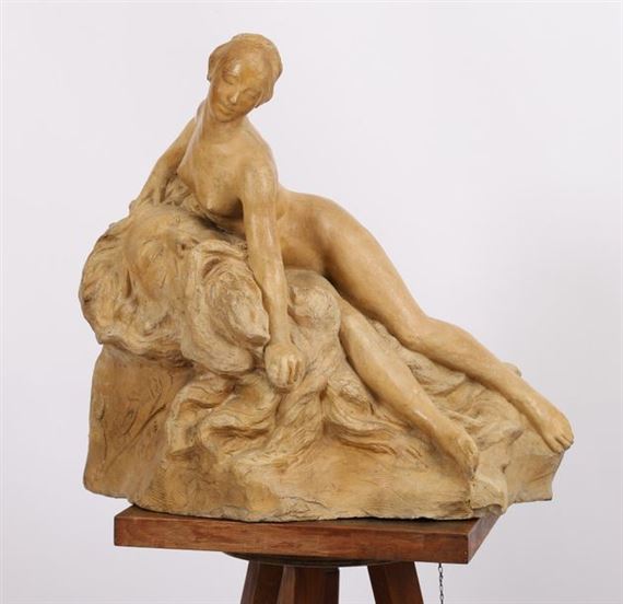 JEUNE FEMME TENANT UN VISAGE D'HOMME BARBU - Félix Soules