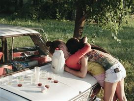 Christopher Nunn's Best Photograph: A Picnic in the Shadow of War