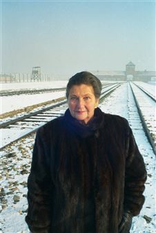 60 ans après sa libération, Simone Veil est de retour à Auschwitz- Birkenau - Benoit Gysembergh
