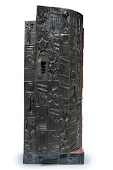 Sculpture totem en résine noire à décor abstrait - André Affolter