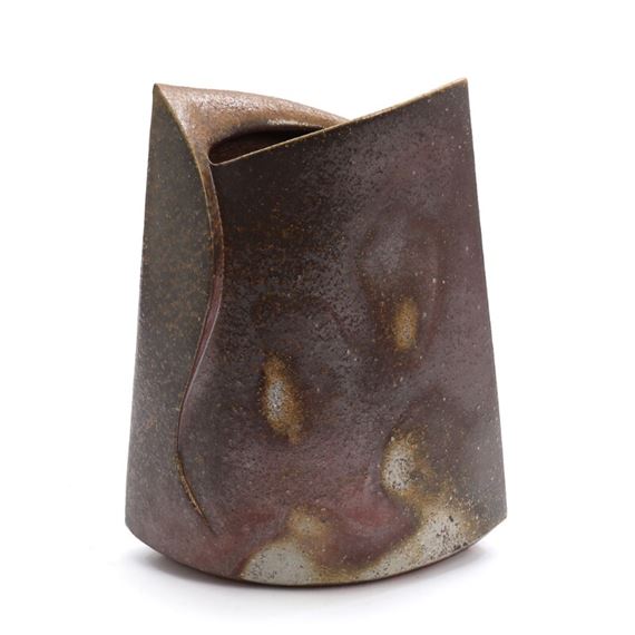 Bizen pottery vase with wavy vertical lines and sloping rim - Isesaki Sou