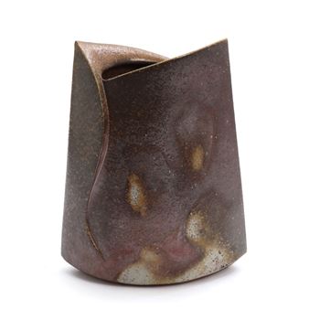 Bizen pottery vase with wavy vertical lines and sloping rim - Isesaki Sou