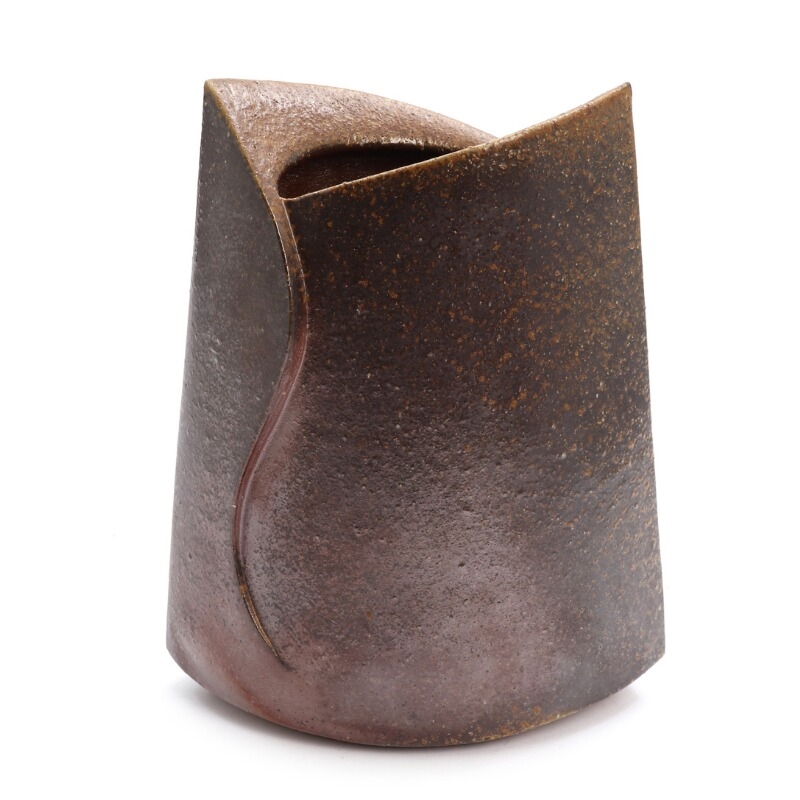 Artwork by Isesaki Sou, Bizen pottery vase with wavy vertical lines and sloping rim, Made of pottery
