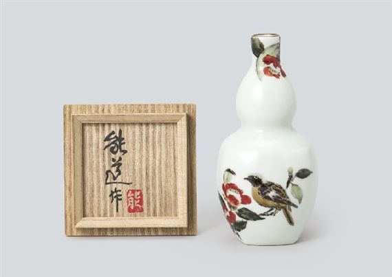 Sake decanter depicting bird and camellia in overglaze enamel by Yoshimichi Fujimoto