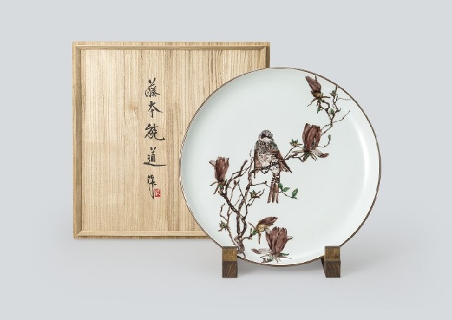Artwork by Yoshimichi Fujimoto, Large plate depicting bulbul and magnolia in overglaze enamel