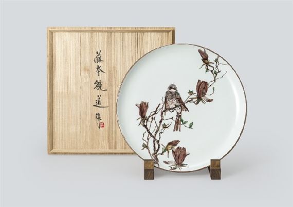 Large plate depicting bulbul and magnolia in overglaze enamel by Yoshimichi Fujimoto, 1977