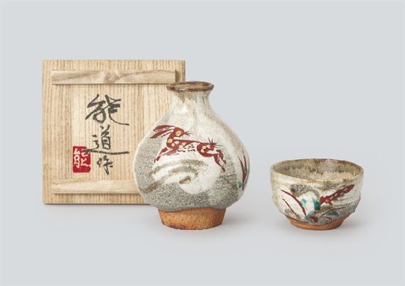 Sake decanter in overglaze enamel (a set of 2)