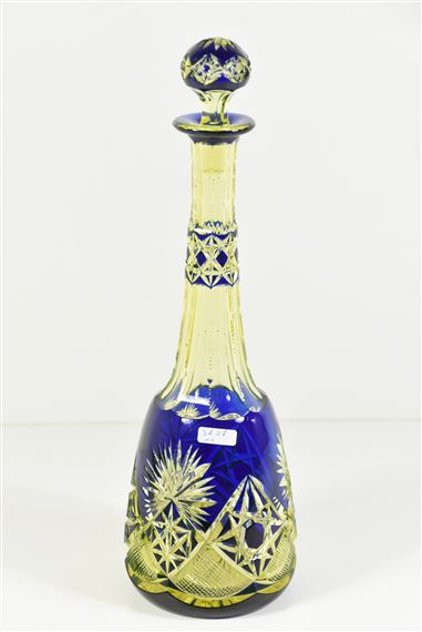 Carafe en cristal taillé urane et bleu pétrole by Val Saint Lambert
