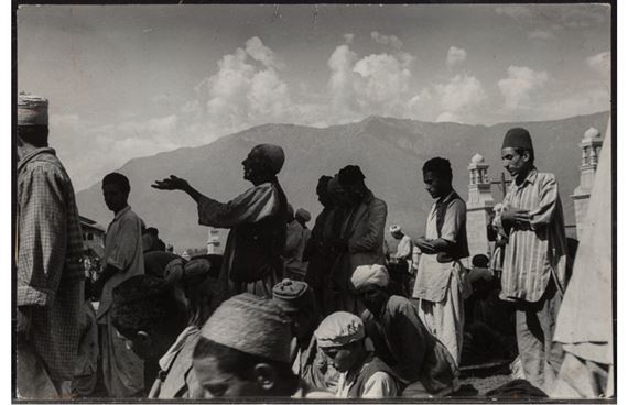 Henri Cartier-Bresson | Kashmir Natives Praying on a Friday Outside the ...