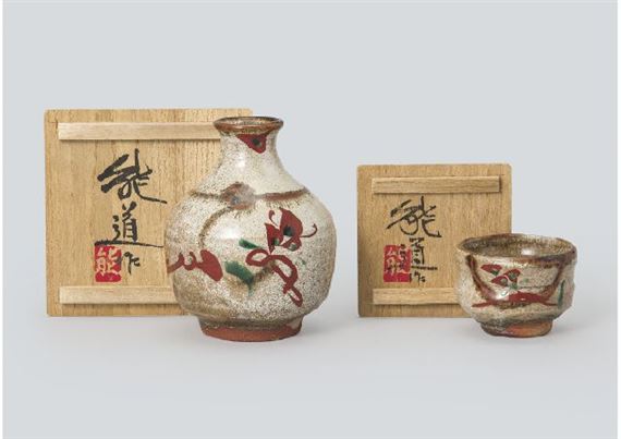 Sake decanter in overglaze enamel / Sake cup in overglaze enamel