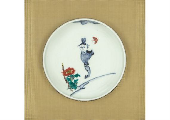 Plate depicting peony and girl