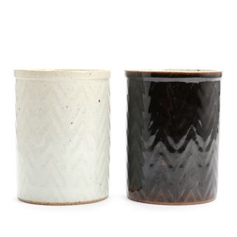 Two stoneware vases decorated with graphic pattern in dark and light glaze - Richard Kjaergaard