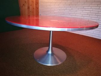 Circular table with aluminium base - Poul Cadovius