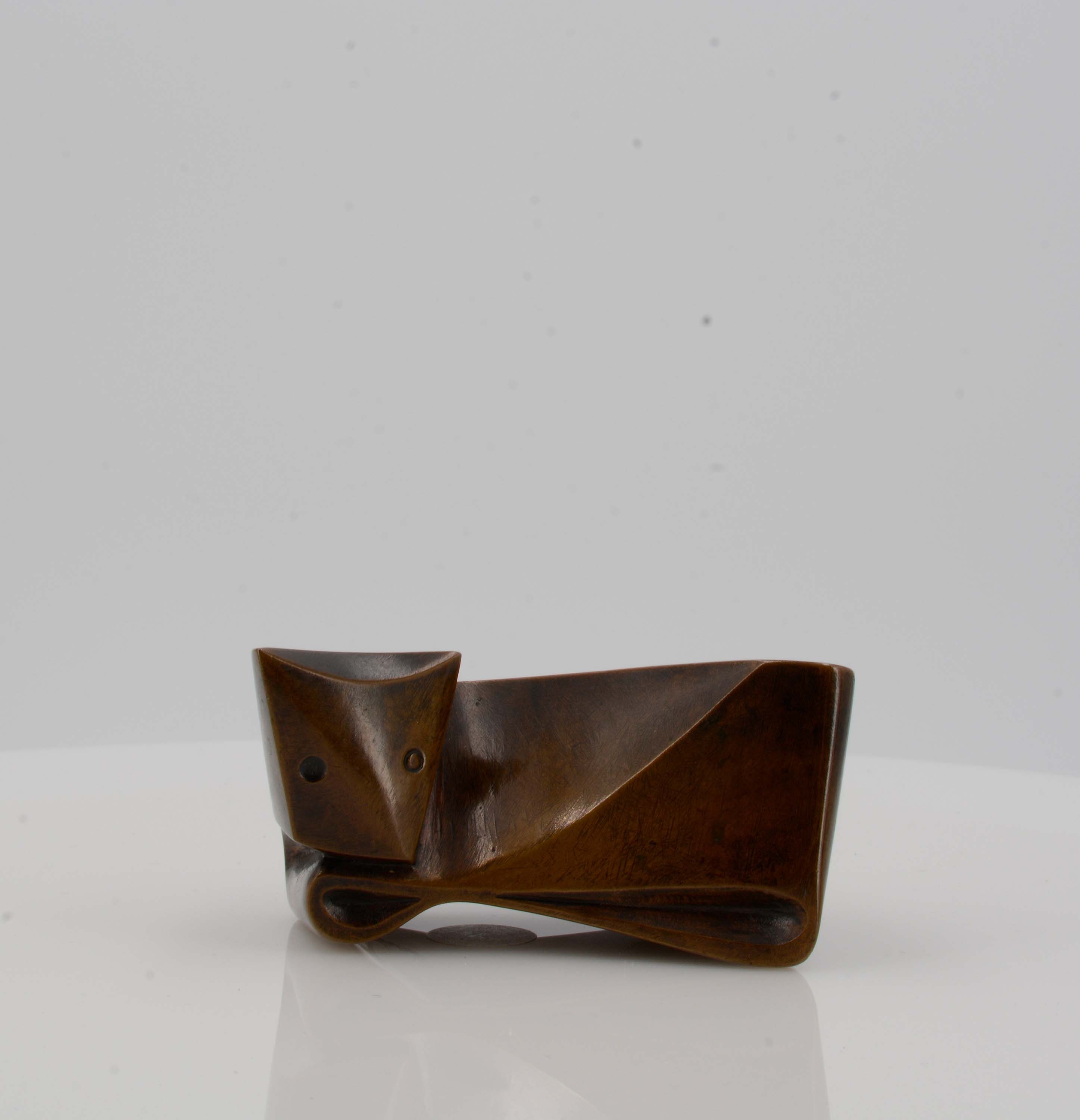 Artwork by Ewald Mataré, Zeichen einer Kuh I, Made of brown patinated