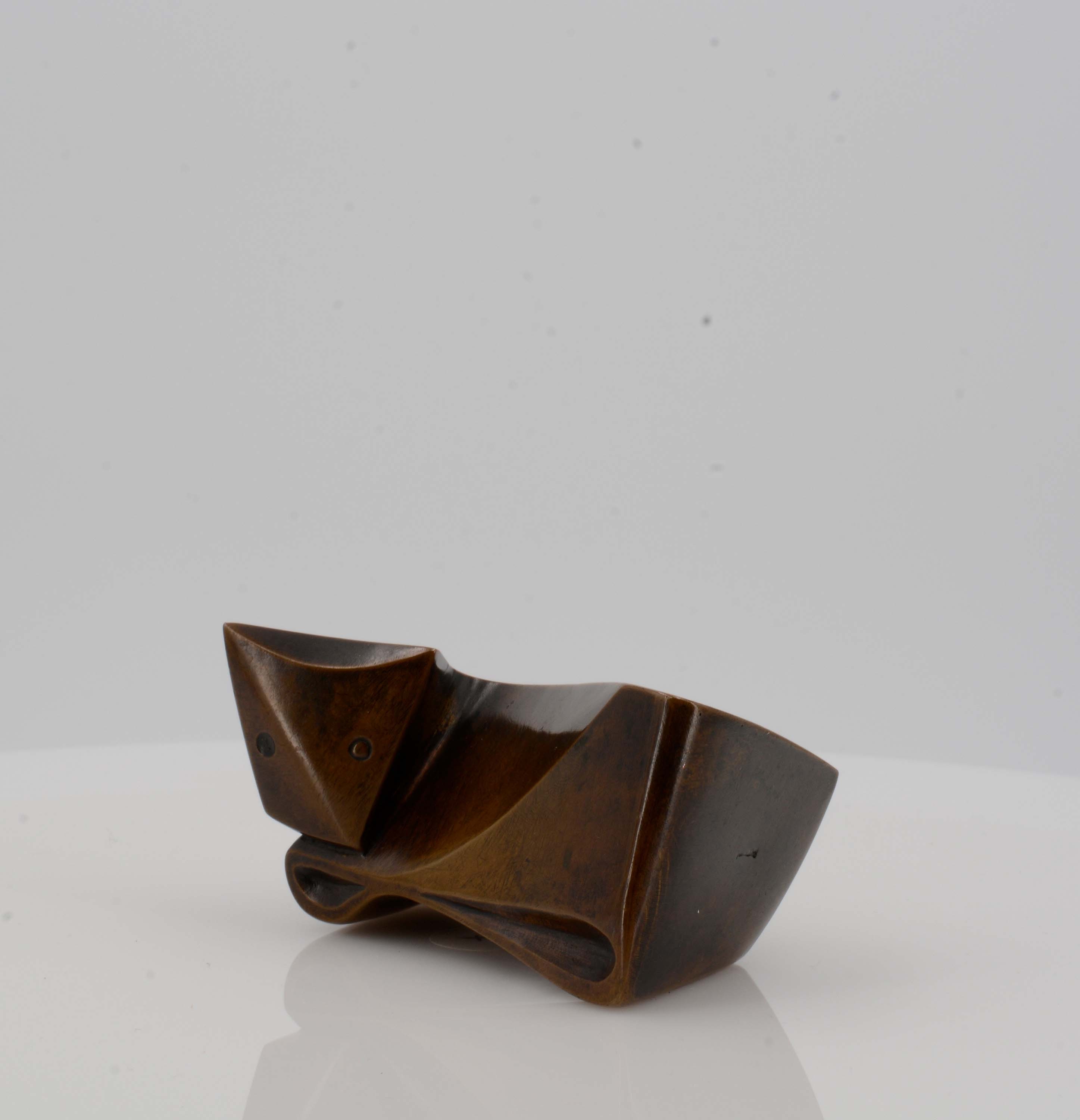 Artwork by Ewald Mataré, Zeichen einer Kuh I, Made of brown patinated