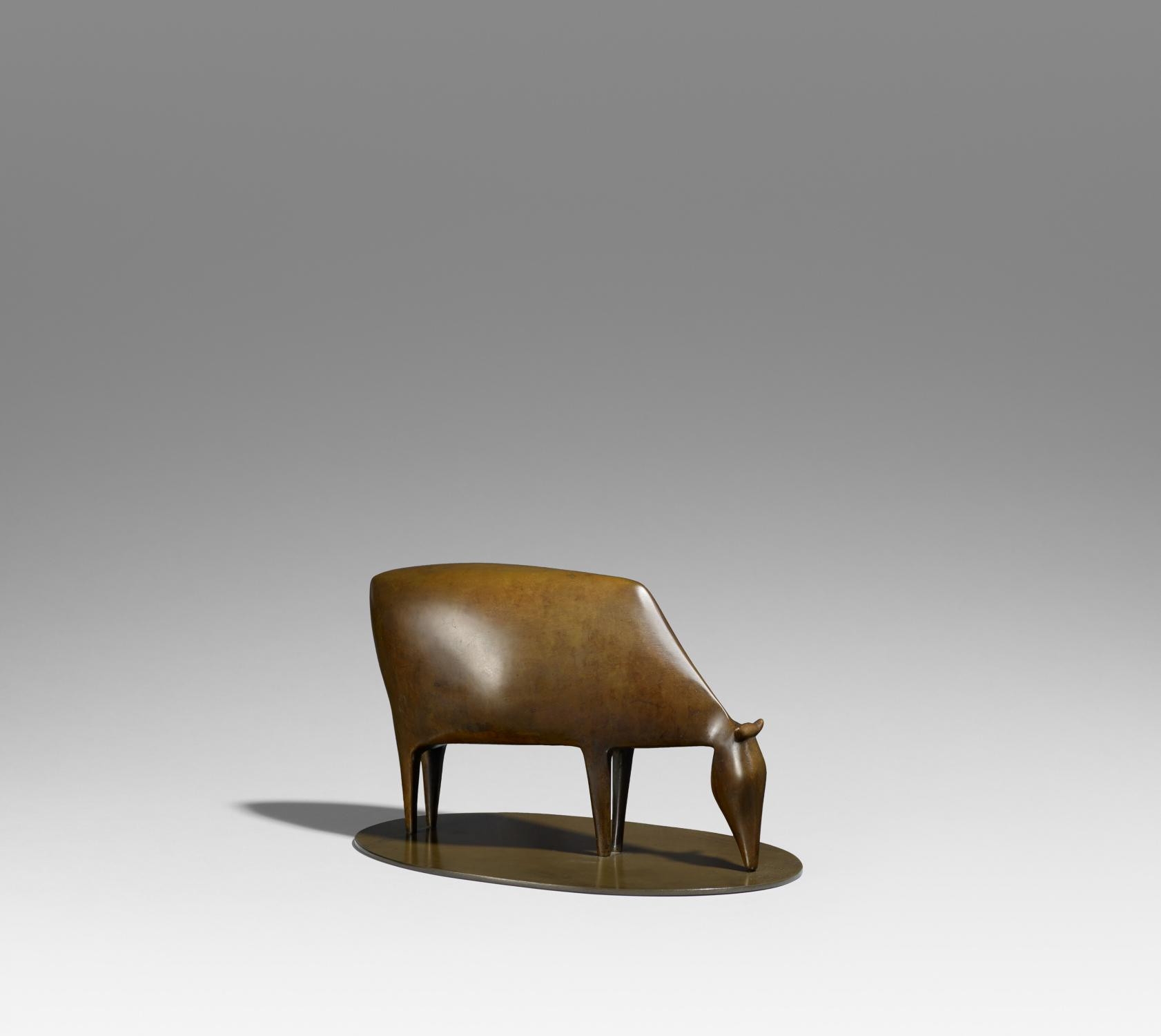 Artwork by Ewald Mataré, Grasende Kuh II, Made of Bronze cast with oval plinth