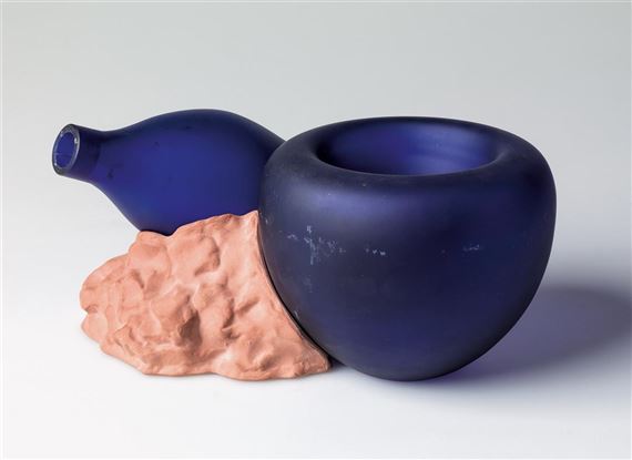 Les Objets d'Artistes: A Vase by Anish Kapoor, 1993
