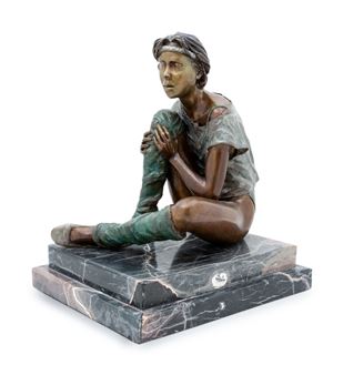 Seated Dancer - Richard Shiloh