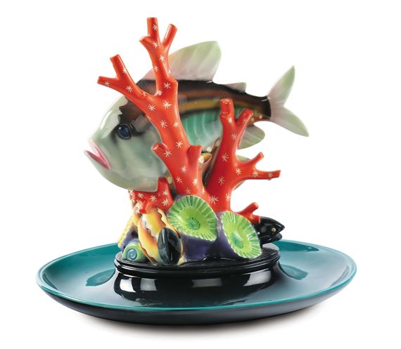 Pesce con corallo su piatto by Mario Sturani