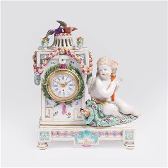 A MANTLE CLOCK WITH PUTTO AND PIGEONS - Michel Victor Acier
