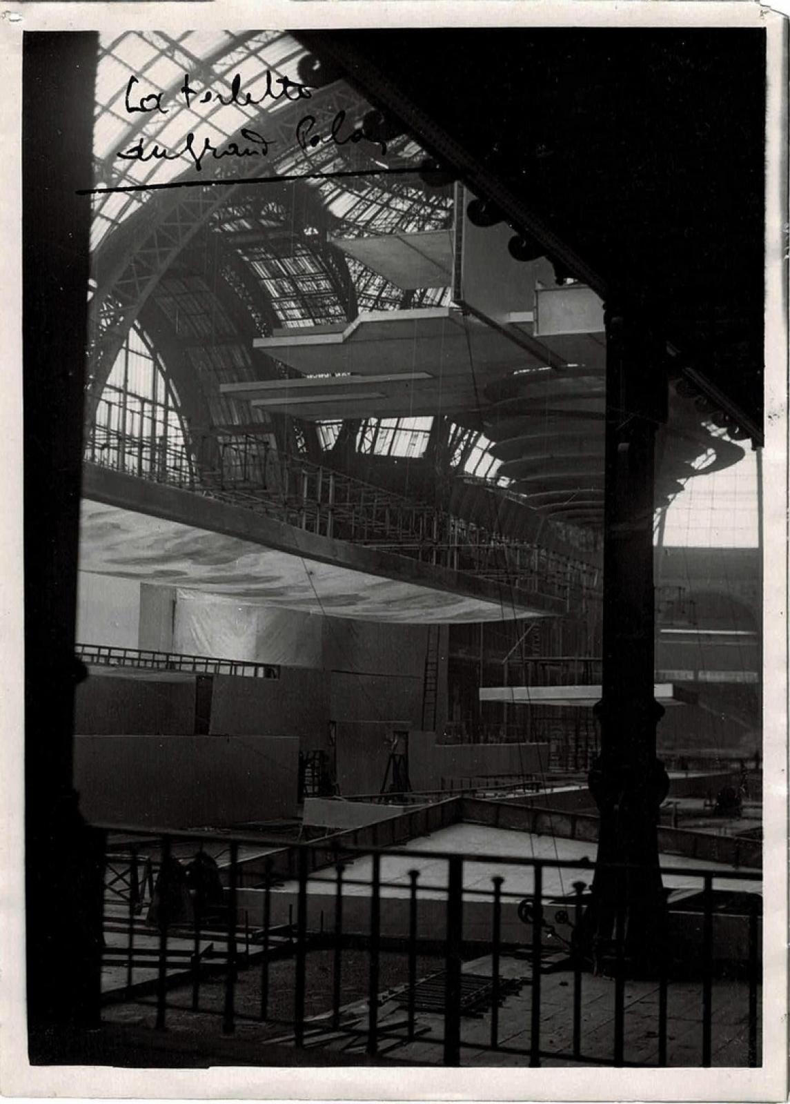 La toilette du Grand Palais", fitting-out work for the Motor Show by Henri Manuel, 1930