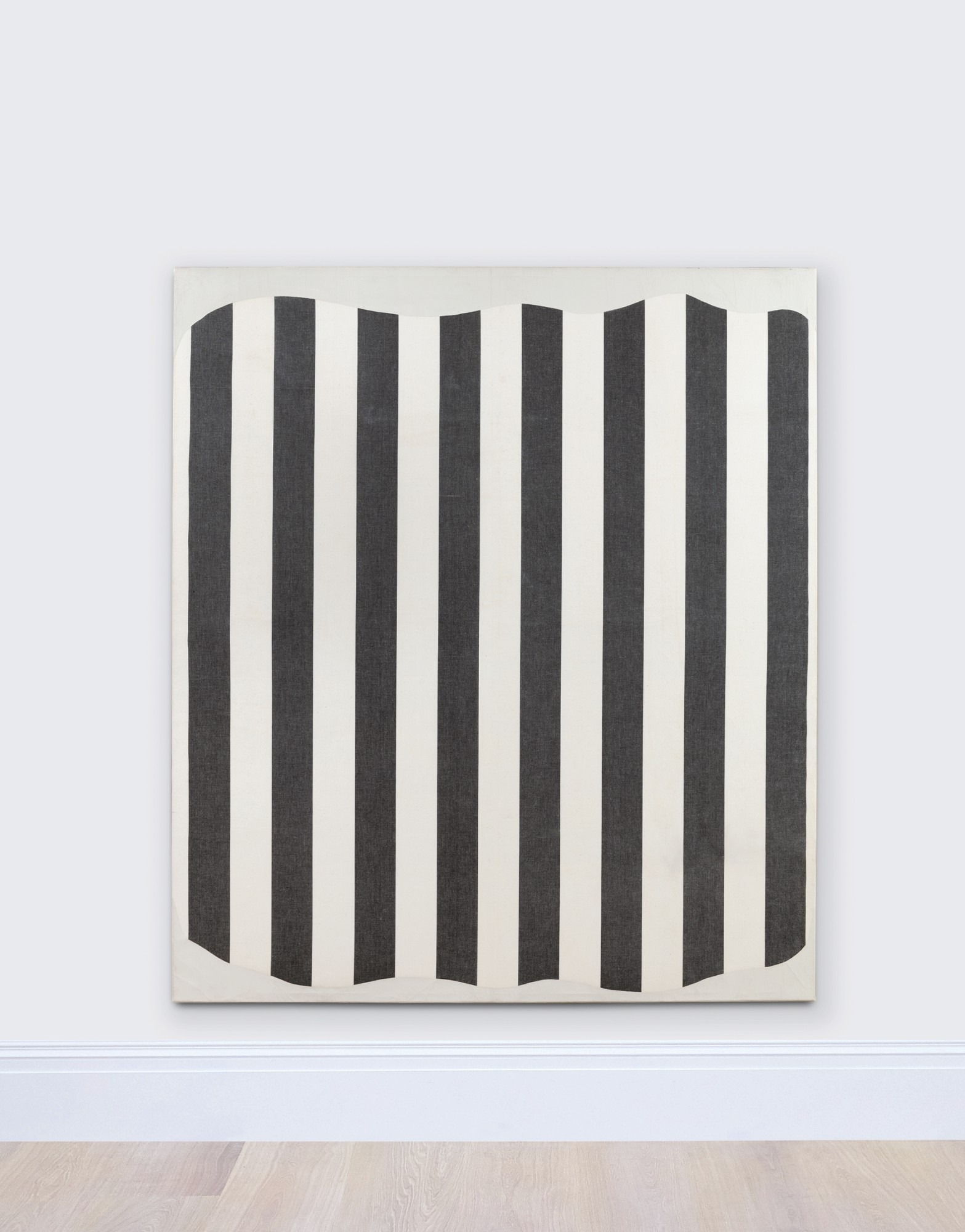 Artwork by Daniel Buren, PEINTURE AUX FORMES VARIABLES, Made of white acrylic paint on fabric with black and white stripes